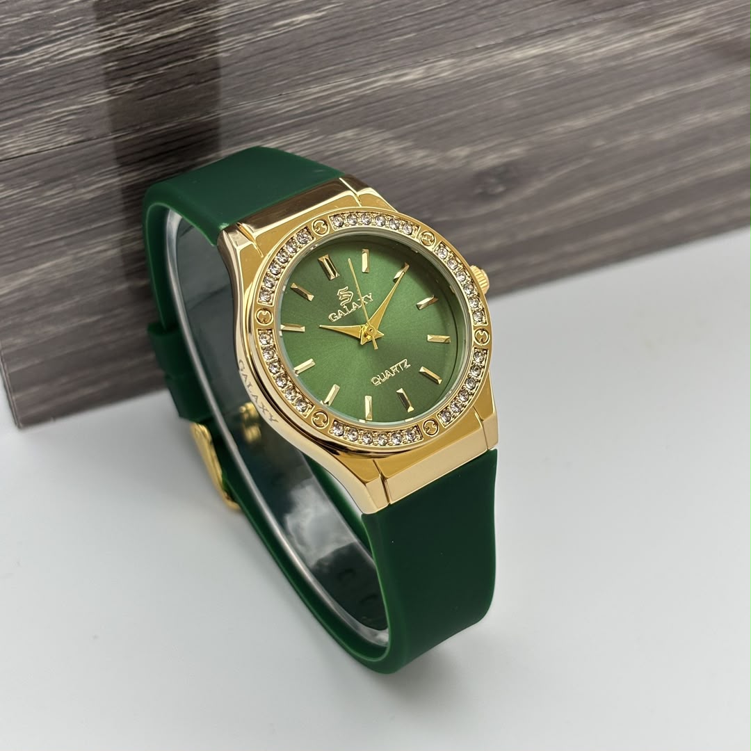 Montre Galaxy bracelet en silicone vert, cadran vert serti de strass